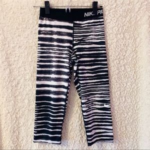 Nike Pro Cropped Paintbrush Leggings - S